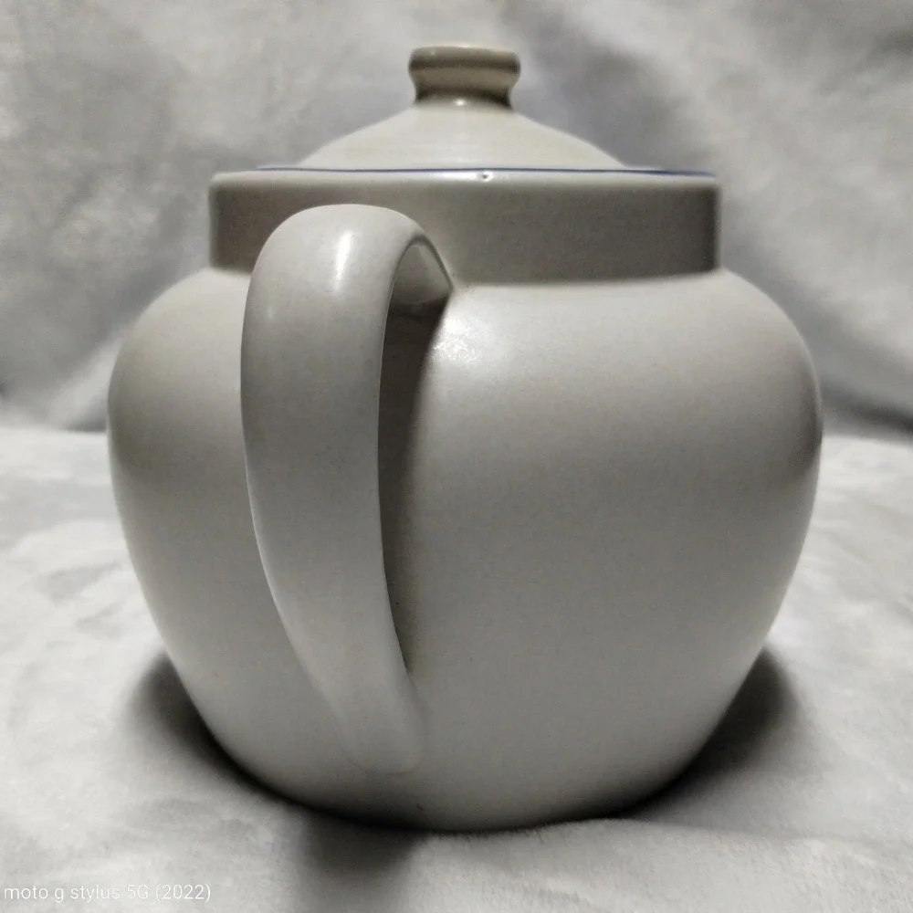 Pfaltzgraff Yorktowne Bean Pot Crock w‎ Lid Blue Floral USA Stoneware